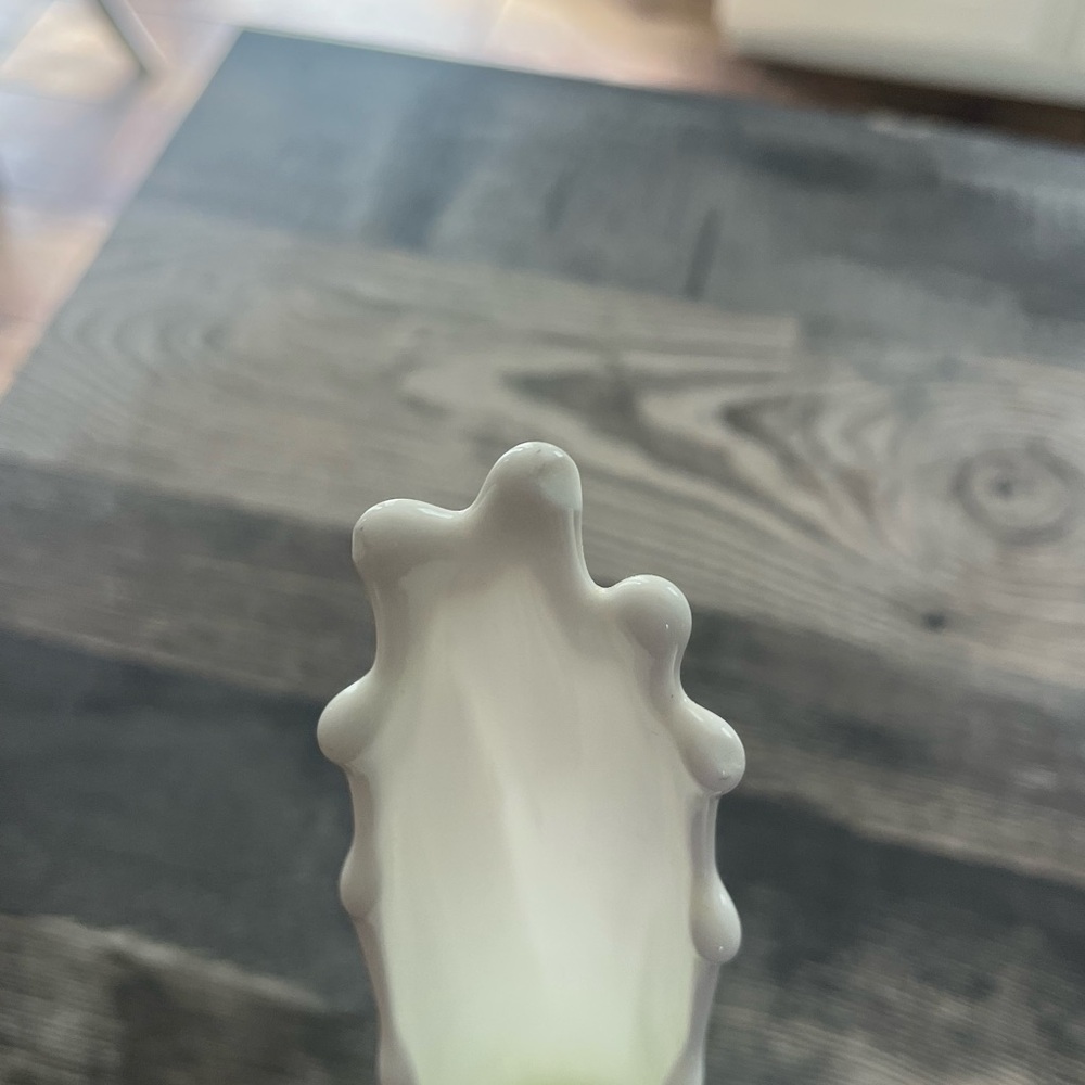 Elegant White Hobnail swung  Vase Fenton - Picture 3 of 4